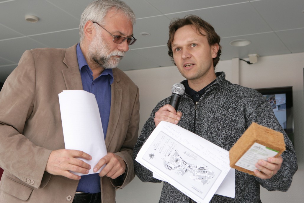 Předání ceny od Josefa Mladého